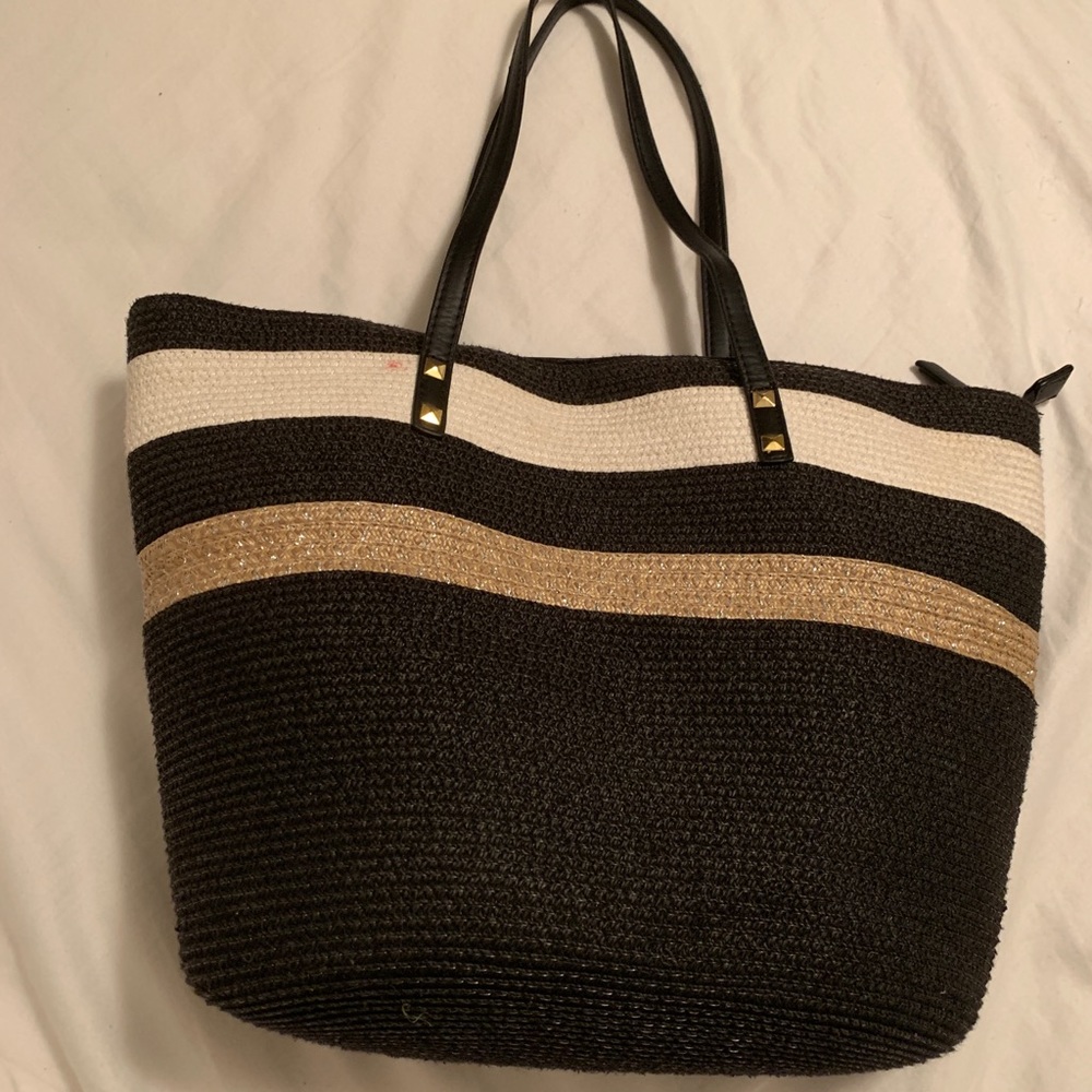 Cute beach bag!